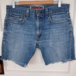 💙Vintage look LEVI’s cut off jean shorts- Sz 34💙